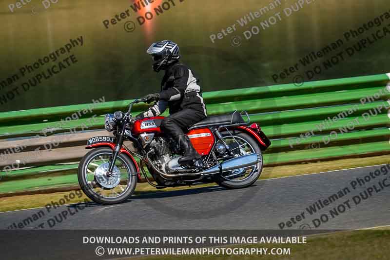 Vintage motorcycle club;eventdigitalimages;mallory park;mallory park trackday photographs;no limits trackdays;peter wileman photography;trackday digital images;trackday photos;vmcc festival 1000 bikes photographs